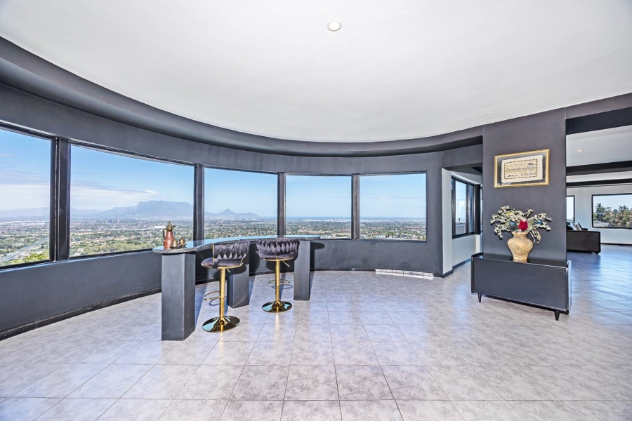 8 Bedroom Property for Sale in Plattekloof Western Cape